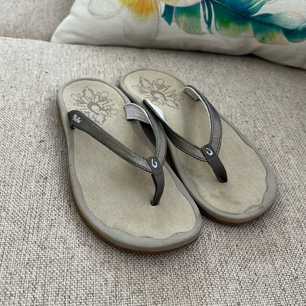 Women’s Neutral Gray Flip Flop Sandals - Comfortable Everyday Beach Shoes